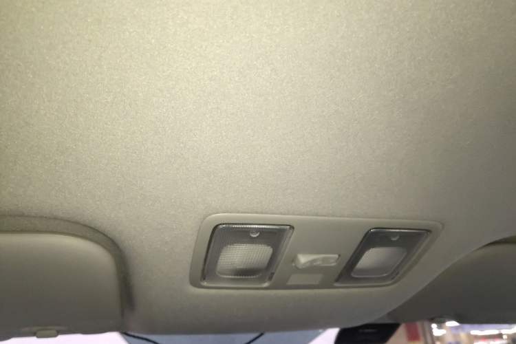 Used Hyundai Celesta 2018 1.6L Automatic GL Enjoyment Edition China VI compliant Headliner