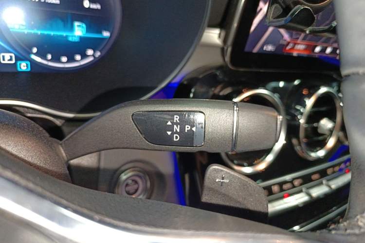 Used Mercedes-Benz GLC Coupe 2022 Refreshed GLC 260 4MATIC Coupe SUV Gear Lever