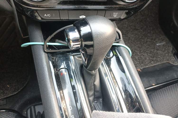 Used Honda Vezel 2015 1.5L CVT two-wheel drive Comfort trim Gear Lever