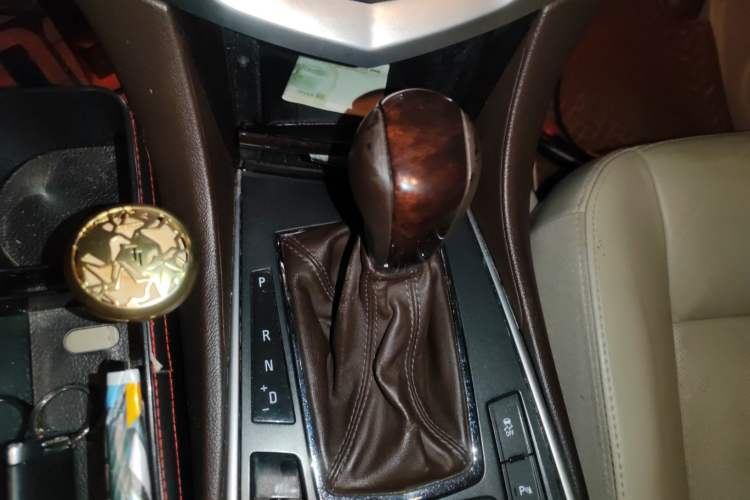 Used Cadillac SRX 2011 3.0L Flagship Edition Gear Lever