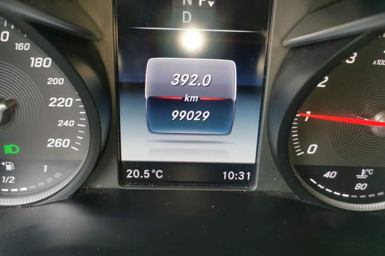 Used Mercedes-Benz V-Class 2018 V 260 Avantgarde Edition China VI Odometer Close Up