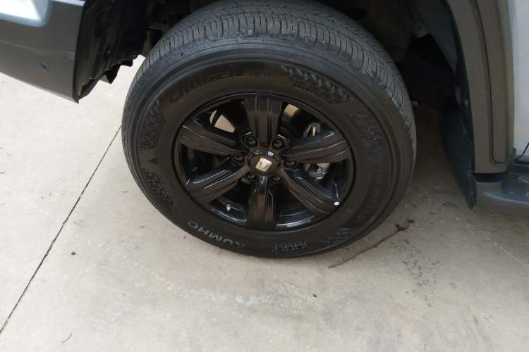 Used Tank 300 2025 2.4T Diesel Version Left Front Wheel Hub