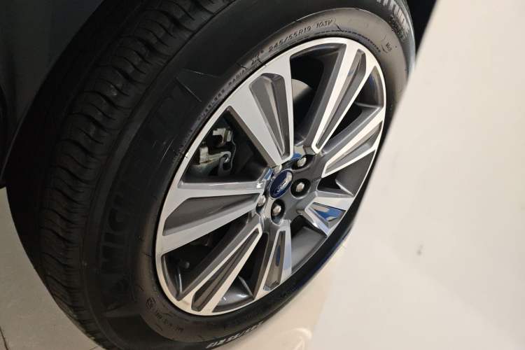 Used Ford Edge 2021 PLUS EcoBoost 245 Two-Wheel-Drive Platinum Edition 5 Seats
