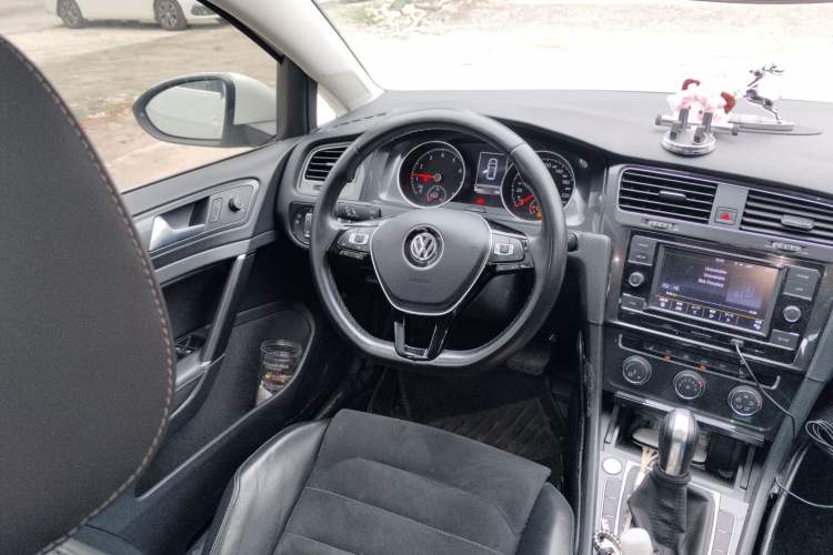 Used Volkswagen Golf 2018 230TSI Automatic Luxury Version
