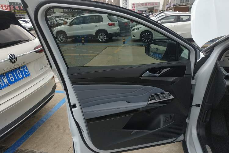 Used Volkswagen ID.6 X 2023 Pure Edition