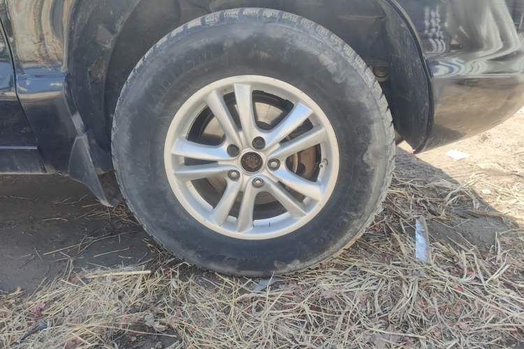 Used Huatai Santa Fe Classic 2012 2.0L Gasoline Manual Two-Wheel Drive Comfort Version Right Front Wheel Hub