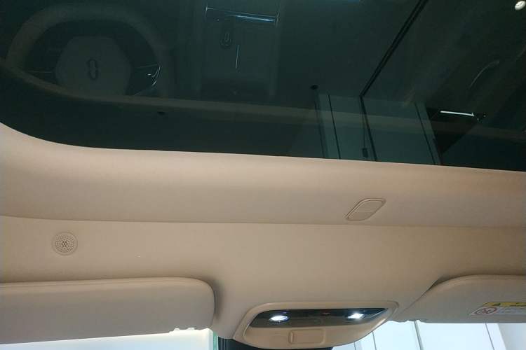 Used Hima AITO M5 2025 Extended-Range Ultra All-Wheel-Drive Version Headliner