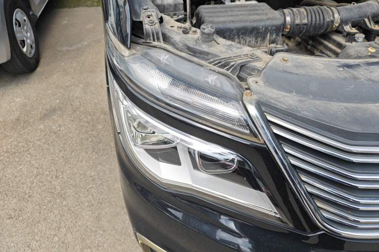 Used FORTHING Lingzhi 2019 M5L 1.6L 7-Seater Base Model China VI Standard Right Front Headlight