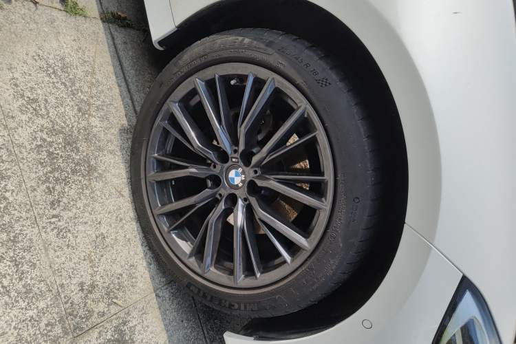 Used BMW 3 Series 2022 325Li M Sport Night Edition Package Right Front Wheel Hub