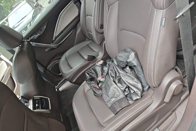 Used Geely Auto Jiajie 2021 Zhiqing 1.5TD DCT Luxury Model Left Rear Seat