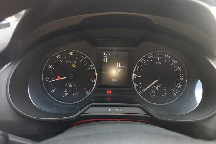 Used Skoda Octavia 2017 1.6L Manual Front-Wheel-Drive Version Instrument Cluster