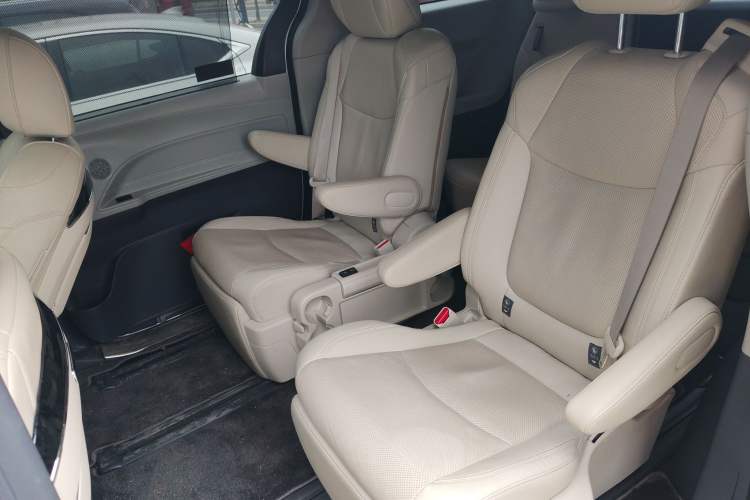 Used Toyota Sienna 2024 2.5L Hybrid Comfort Edition