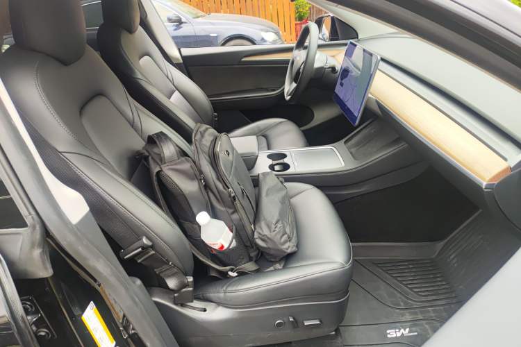 Used Tesla Model Y 2021 Long-Range All-Wheel-Drive Version 3D7 Right Front Seat