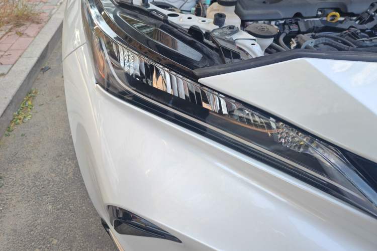Used Toyota Venza 2022 Dual-Engine 2.5L CVT Two-Wheel Drive Luxury Edition Right Front Headlight