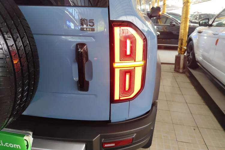 Used Formula Leopard Leopard 5 2023 Explore Edition