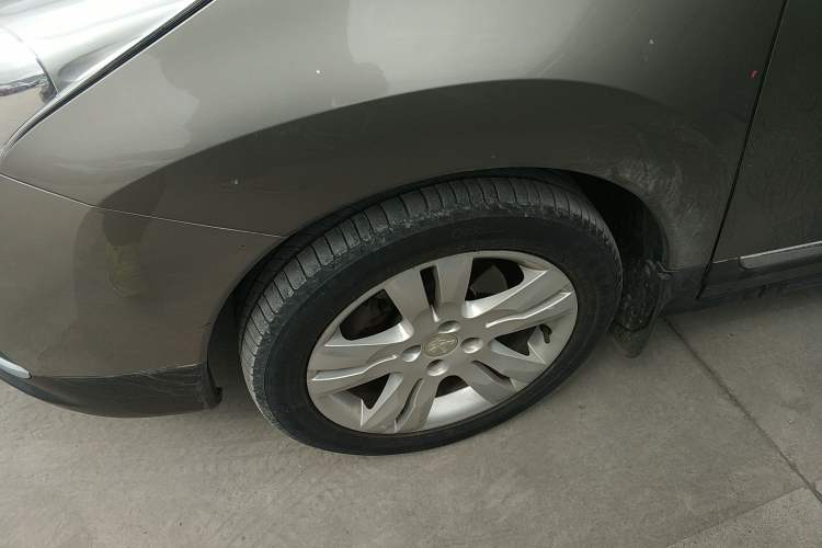 Used Peugeot 3008 2015 2.0L Automatic Trend Edition Left Front Wheel Hub