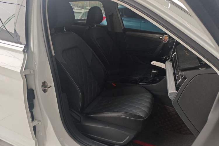 Used Volkswagen Sagitar 2023 300TSI DSG Excellence Edition Right Front Seat