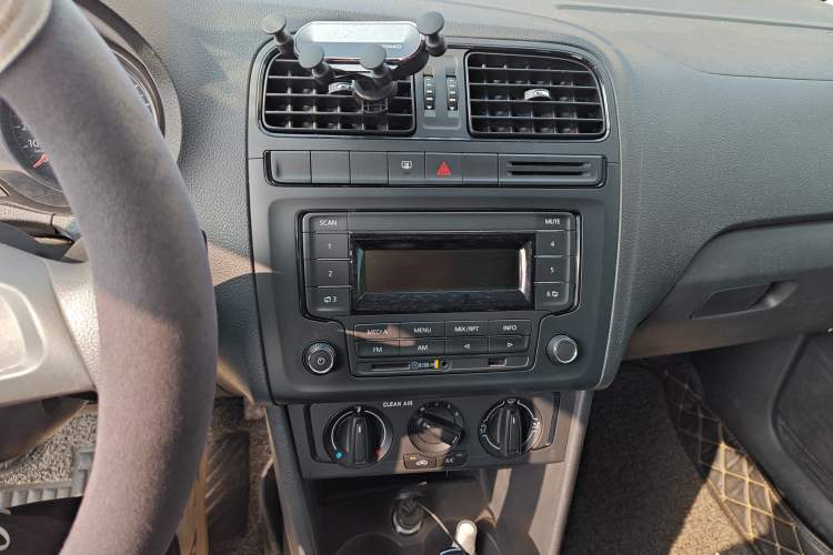 Used Volkswagen Polo 2016 1.4L Automatic Trendy Model Audio And AC Panel