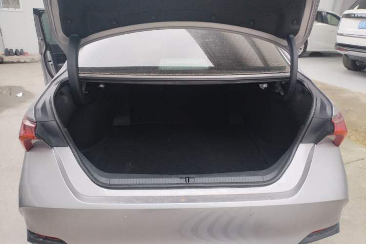 Used Toyota Avalon 2023 Dual-Engine 2.5L Luxury Edition Trunk