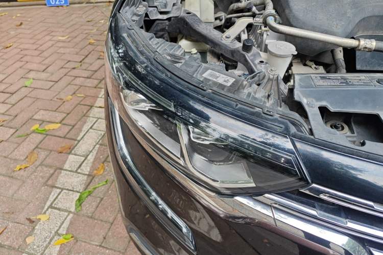 Used Renault Koleos 2018 2.5L Two-Wheel Drive 120th Anniversary Limited Edition Right Front Headlight