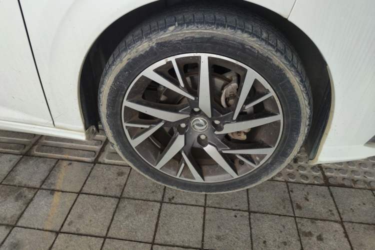 Used Dongfeng Aeolus Yixuan 2020 230T Automatic Advanced Edition Right Front Wheel Hub