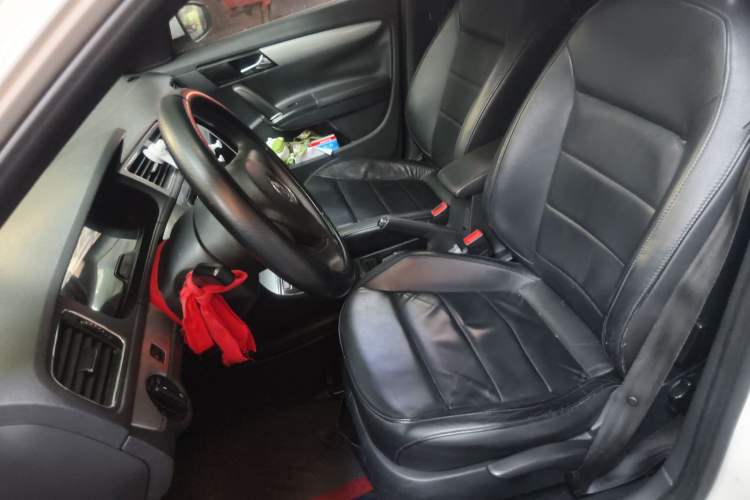 Used Volkswagen Gran Lavida 2013 1.6L Manual Fashion Model
