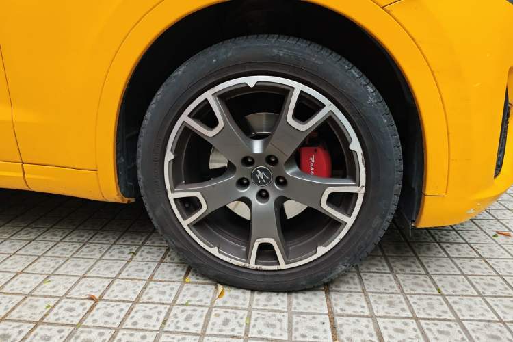 Used Maserati Levante 2023 3.0T Modena Right Front Wheel Hub