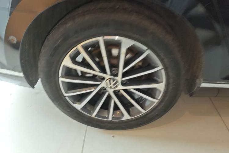 Used Volkswagen Magotan 2020 380TSI DSG Luxury Version Right Rear Wheel Hub