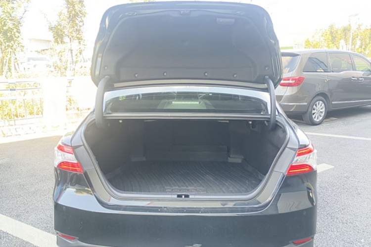 Used Toyota Camry 2021 2.0G Luxury Edition
