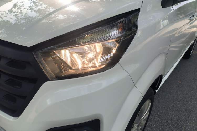 Used Jinbei Gold Hiace M Classic 2022 1.5L Travel Lion Passenger Van 7 Seats