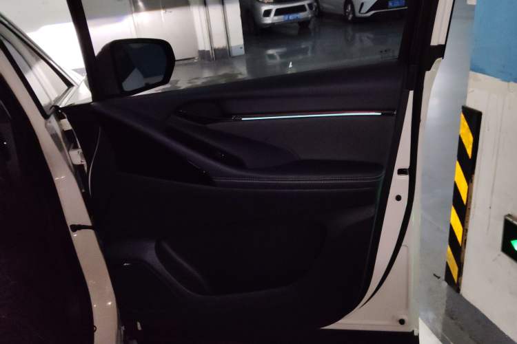 Used GAC Trumpchi Xiangwang M8 2025 Kunkun Series Max Luxury Cabin
