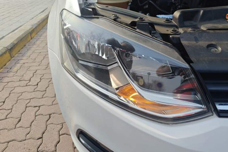 Used Volkswagen Polo 2014 1.4L Automatic Comfort Edition Right Front Headlight