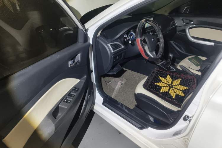 Used Changan Alsvin V7 2016 1.6L Manual Enjoyment Model China IV Standard
