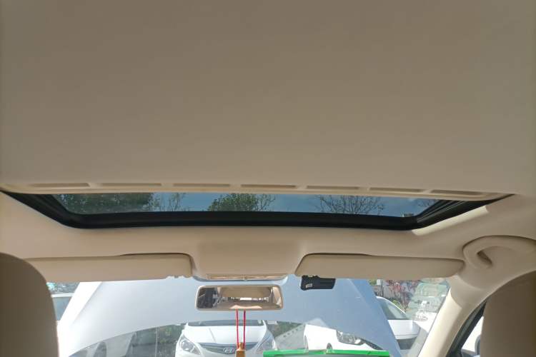 Used Volkswagen Jetta 2013 1.6L Automatic Luxury Model Headliner