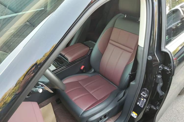 Used Land Rover Range Rover Evoque 2023 Aurora L 249 PS Luxury Edition