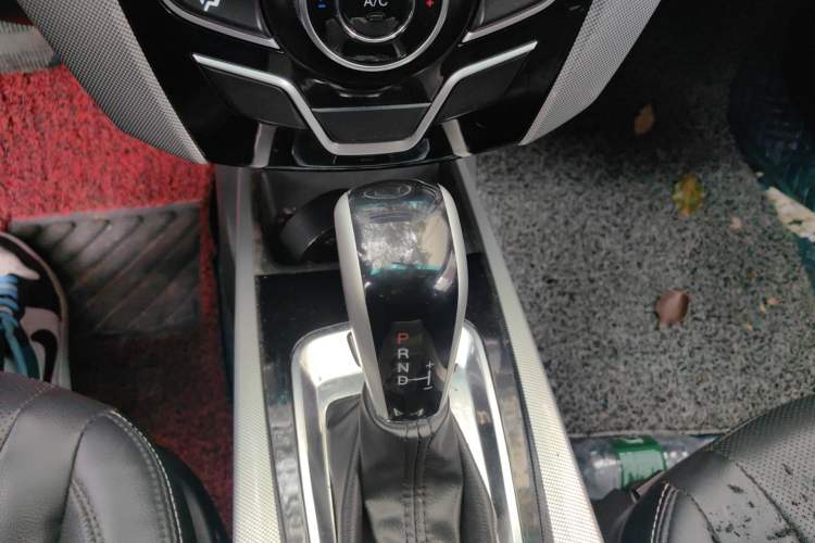 Used Luxgen U6 SUV 2015 1.8T Fashion Edition Gear Lever