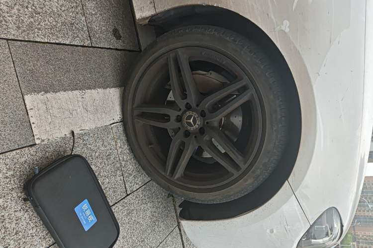 Used Mercedes-Benz E-Class 2018 E 200 4MATIC Coupe Right Front Wheel Hub