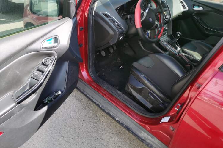 Used Ford Focus 2012 Sedan 1.6L Manual Fashion Edition
