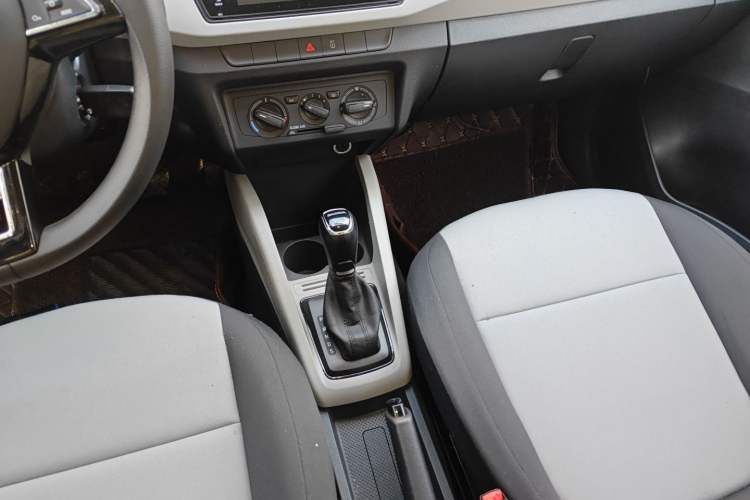 Used Skoda Fabia 2016 1.4L Automatic Car Enjoy Edition Gear Lever