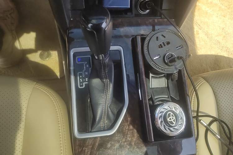 Used Toyota Camry 2016 2.0E 10th Anniversary Elite Edition Gear Lever