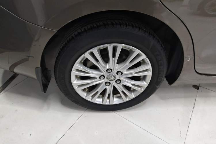 Used Buick GT 2015 15N Automatic Elite Version Right Rear Wheel Hub