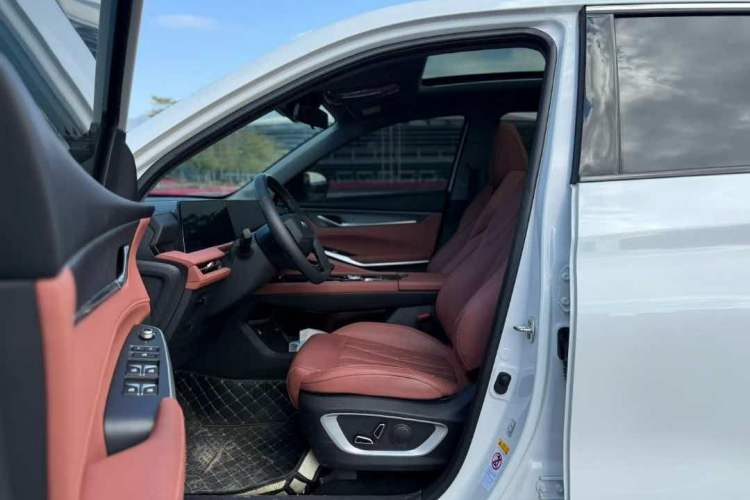 Used Changan CS75 PLUS 2024 3rd Generation Champion Edition 1.5T Intelligent Drive Dynamic Model
