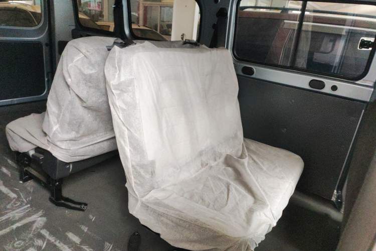 Used Wuling Yangguang 2024 300KM Comfort Version Passenger Van 75kW
