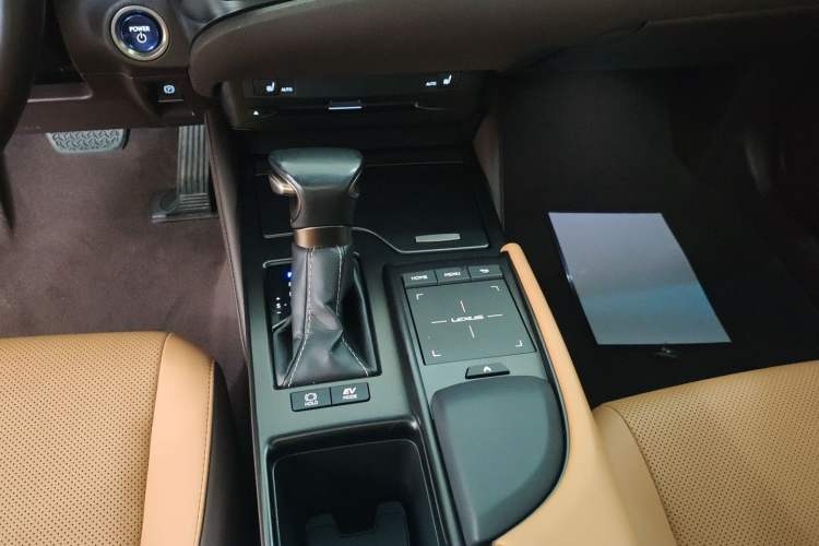 Used Lexus ES 2020 300h Premier Edition
