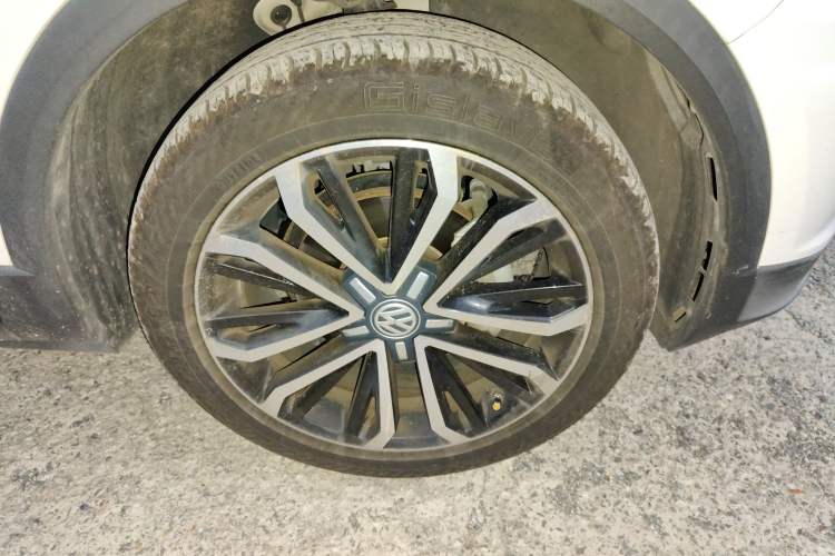 Used Volkswagen T-ROC 2019 280TSI DSG Two-Wheel-Drive Luxury Model China VI Standard Right Front Wheel Hub