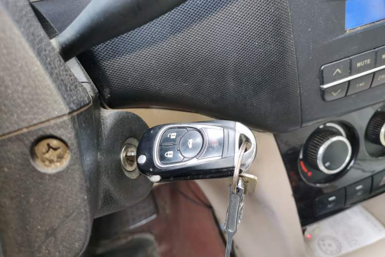 Used CHANGAN KAICHENG Ounuo S 2012 1.5L Elite Version
