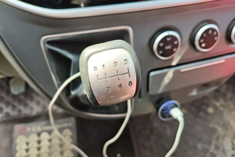 Used SAIC MAXUS Xintu V80 2021 2.0T Manual Classic Aoyuntong Short Wheelbase Ultra-Low Roof 7/8/9-Seater