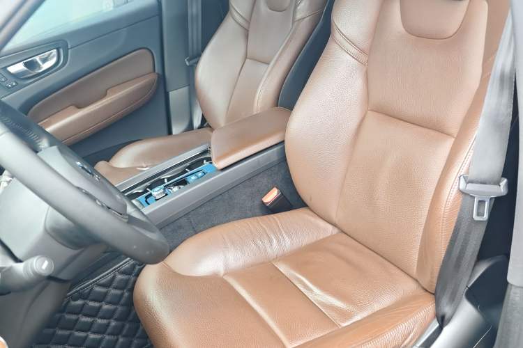 Used Volvo XC60 2021 T5 4x4 Smart Luxury Edition Left Front Seat