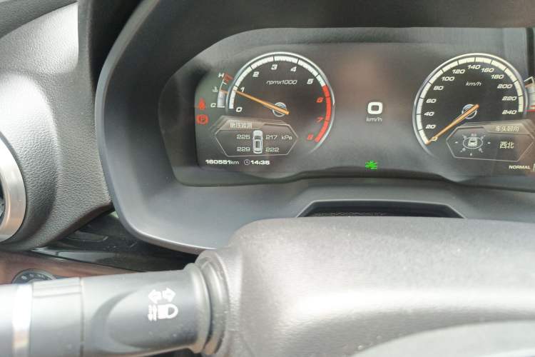 Used Wey VV7 2017 2.0T Flagship Model Odometer Close Up