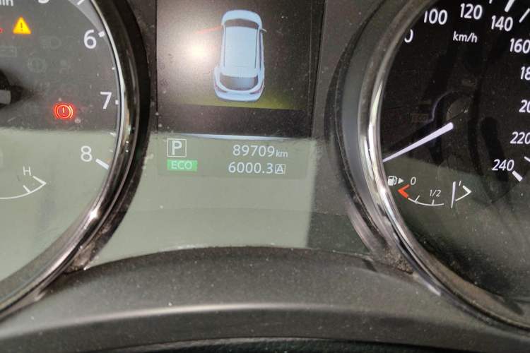 Used Nissan Qashqai 2016 2.0L CVT Elite Edition Odometer Close Up